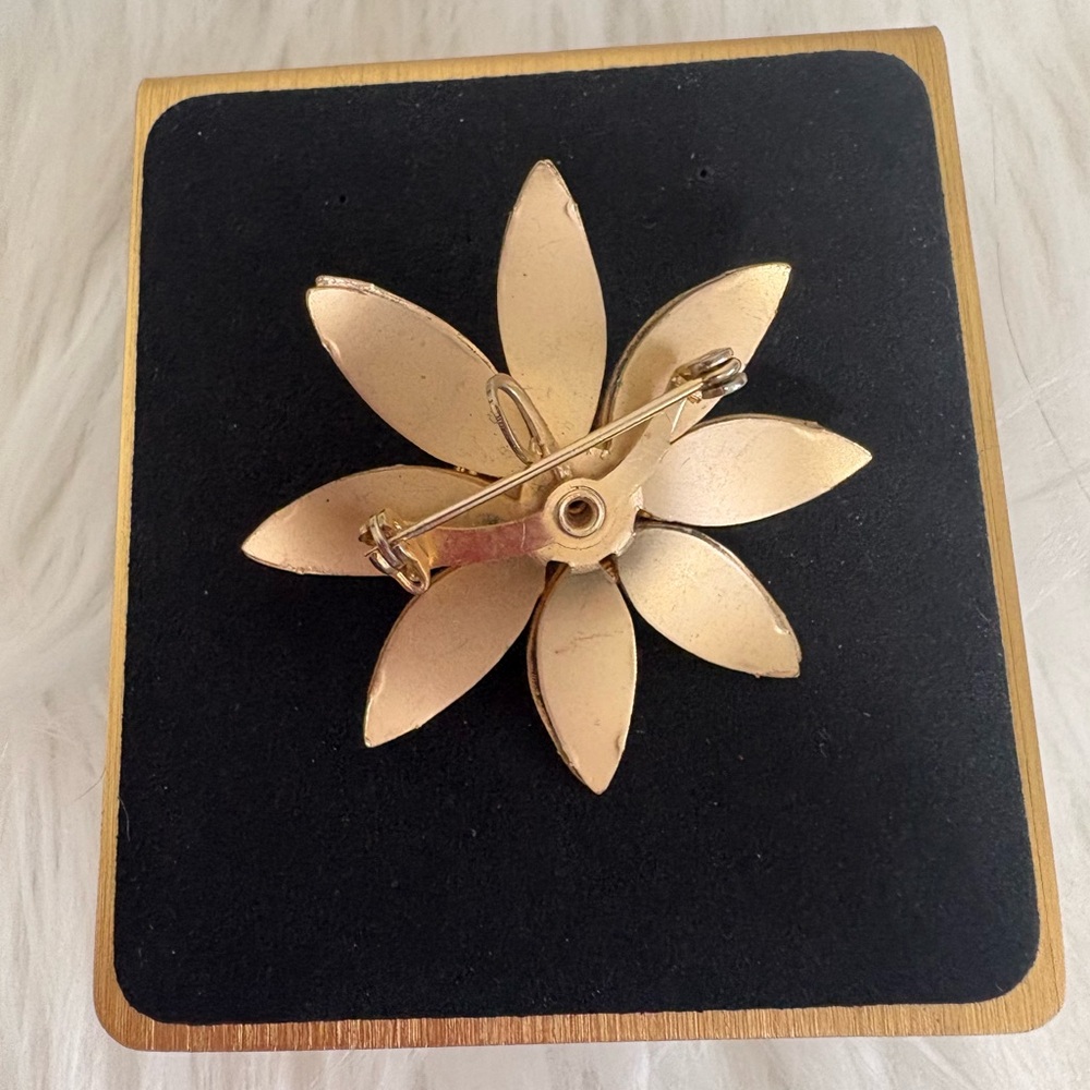 Vintage Gold Tone and Blue Starburst Daisy Brooch - Picture 3 of 5